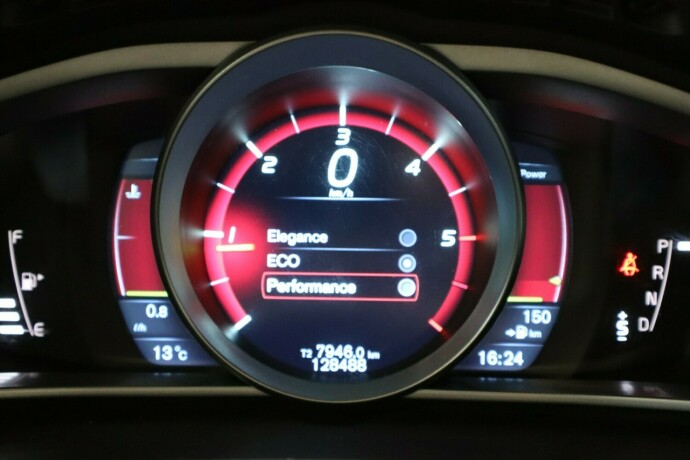 volvo-v40-diesel-2014-big-27