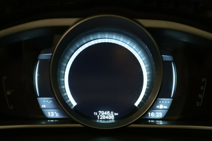 volvo-v40-diesel-2014-big-25