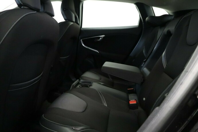 volvo-v40-diesel-2014-big-15