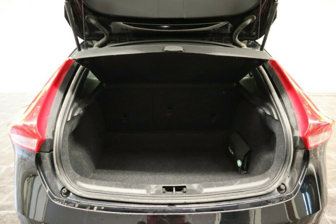 volvo-v40-diesel-2014-big-9