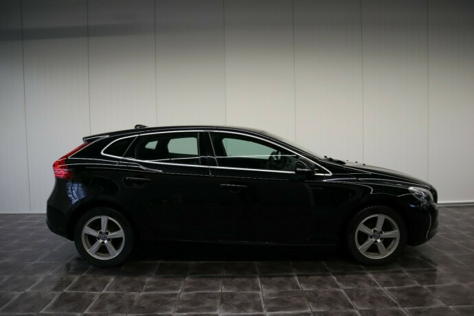volvo-v40-diesel-2014-big-2
