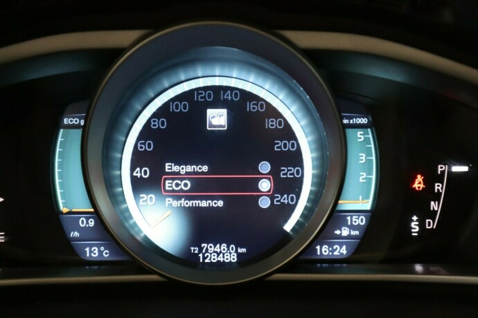 volvo-v40-diesel-2014-big-26