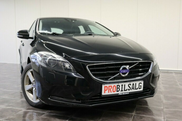 volvo-v40-diesel-2014-big-1