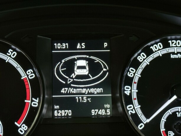 skoda-rapid-spaceback-bensin-2017-big-33