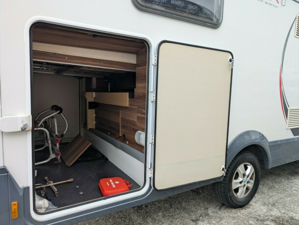 roller-team-zefiro-266p-queensbed-truma-6eh-stort-kj248leskap-midtstilt-vask-1-eier-siden-ny-diesel-2014-big-8