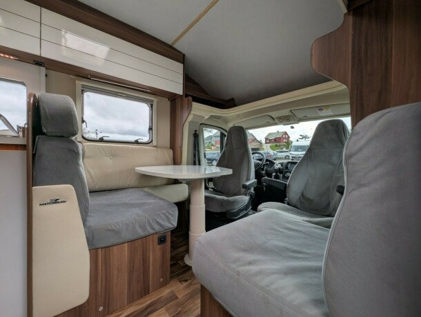 roller-team-zefiro-266p-queensbed-truma-6eh-stort-kj248leskap-midtstilt-vask-1-eier-siden-ny-diesel-2014-big-36