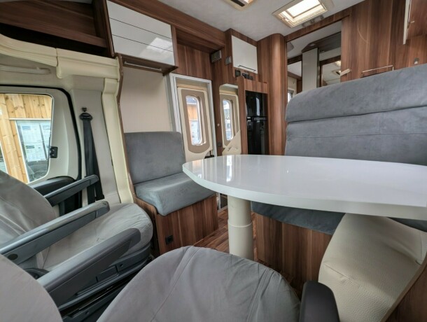 roller-team-zefiro-266p-queensbed-truma-6eh-stort-kj248leskap-midtstilt-vask-1-eier-siden-ny-diesel-2014-big-35