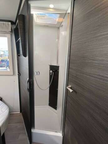 benimar-mileo-297-queensbed-senkeseng-9-trinn-automat-23-160hk-truma-med-elektrisk-vinterpakke-diesel-2021-big-65