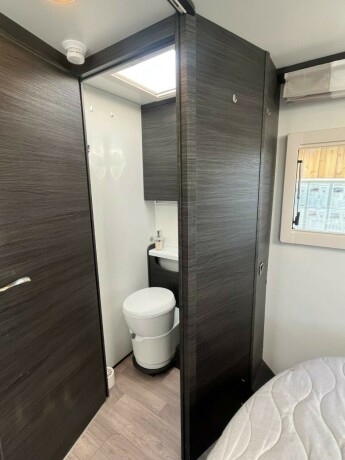 benimar-mileo-297-queensbed-senkeseng-9-trinn-automat-23-160hk-truma-med-elektrisk-vinterpakke-diesel-2021-big-66