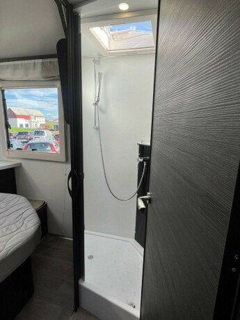benimar-mileo-297-queensbed-senkeseng-9-trinn-automat-23-160hk-truma-med-elektrisk-vinterpakke-diesel-2021-big-60