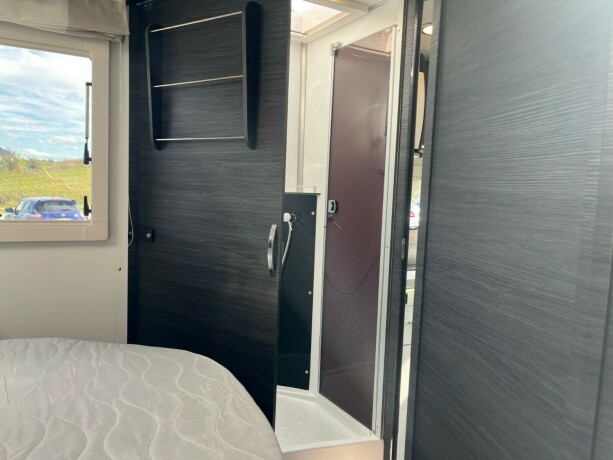 benimar-mileo-297-queensbed-senkeseng-9-trinn-automat-23-160hk-truma-med-elektrisk-vinterpakke-diesel-2021-big-80
