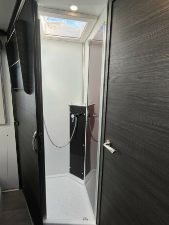benimar-mileo-297-queensbed-senkeseng-9-trinn-automat-23-160hk-truma-med-elektrisk-vinterpakke-diesel-2021-big-61