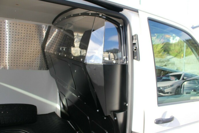 volkswagen-transporter-diesel-2020-big-9