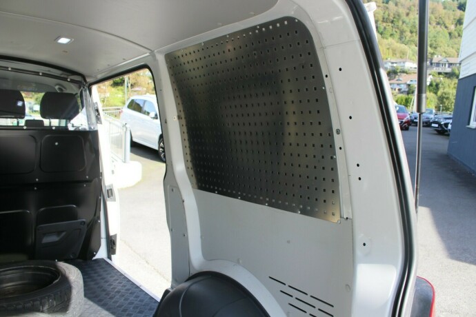 volkswagen-transporter-diesel-2020-big-8
