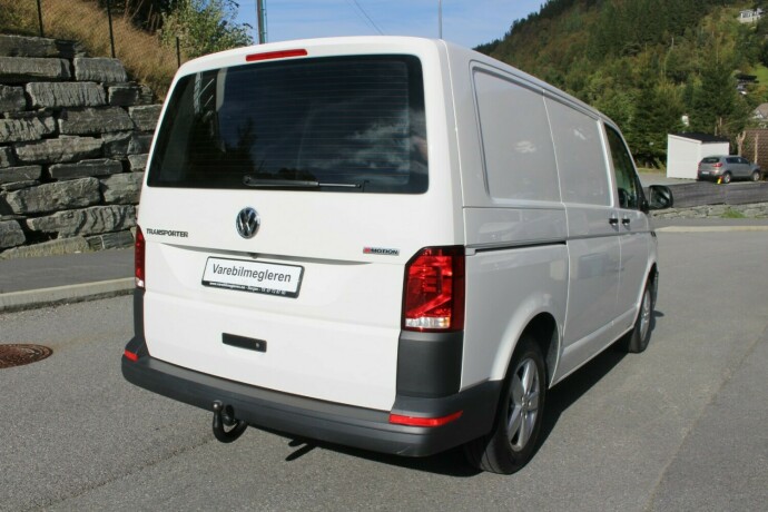 volkswagen-transporter-diesel-2020-big-4