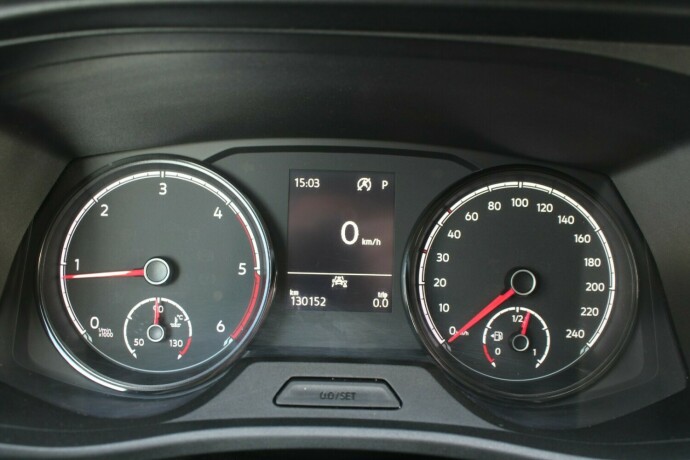 volkswagen-transporter-diesel-2020-big-13