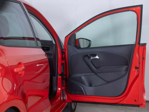 volkswagen-polo-bensin-2011-big-11