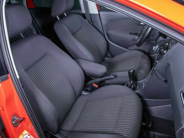 volkswagen-polo-bensin-2011-big-15