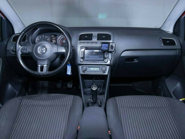 volkswagen-polo-bensin-2011-big-28