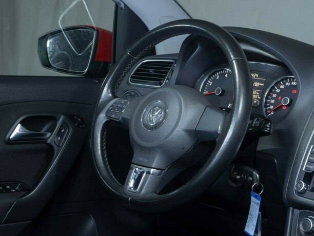 volkswagen-polo-bensin-2011-big-19