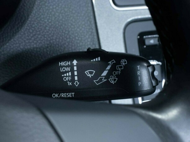 volkswagen-polo-bensin-2011-big-21