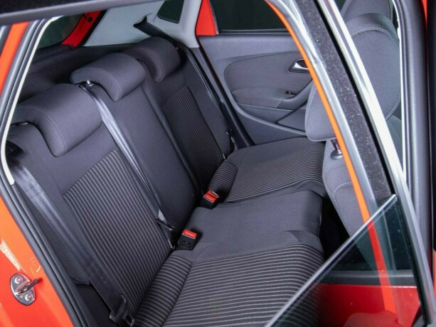 volkswagen-polo-bensin-2011-big-14