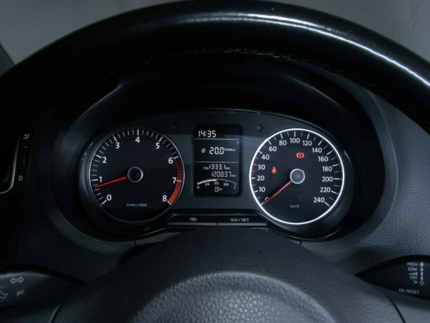 volkswagen-polo-bensin-2011-big-25