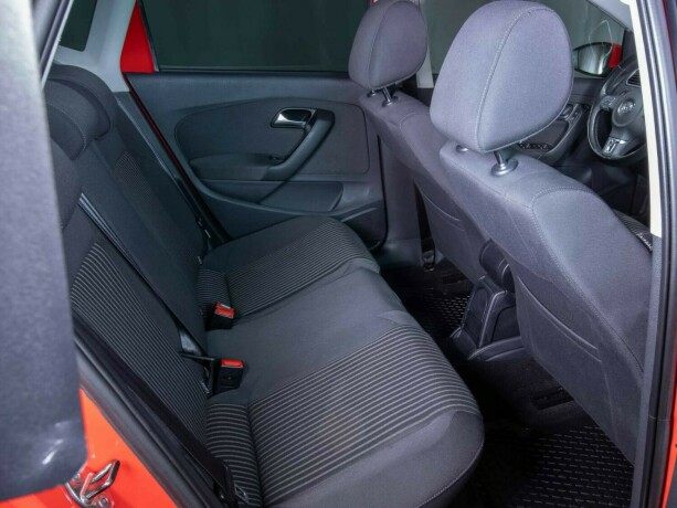 volkswagen-polo-bensin-2011-big-13