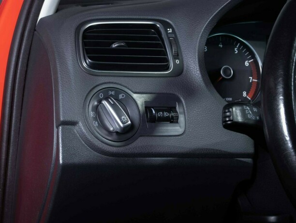 volkswagen-polo-bensin-2011-big-36