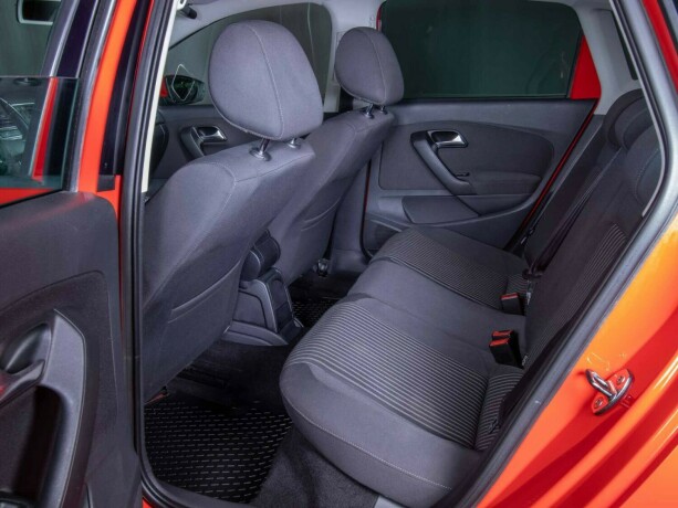 volkswagen-polo-bensin-2011-big-31