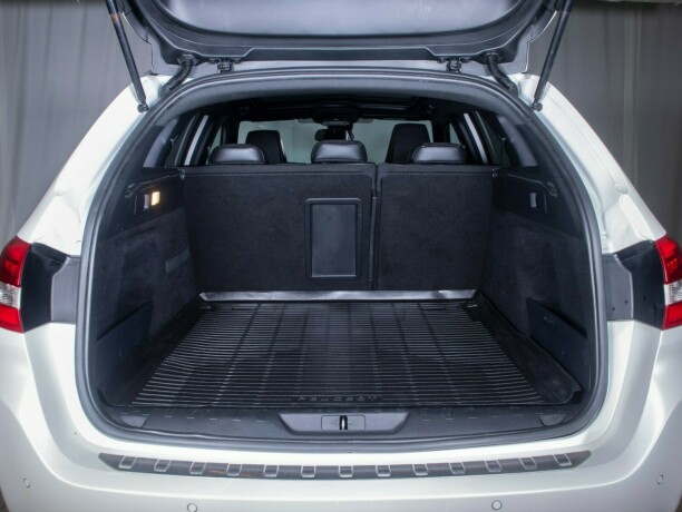 peugeot-308-diesel-2015-big-10