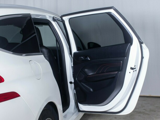 peugeot-308-diesel-2015-big-13