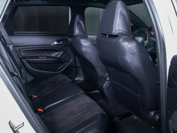 peugeot-308-diesel-2015-big-55