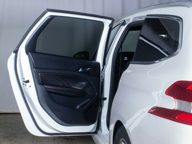 peugeot-308-diesel-2015-big-19