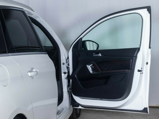 peugeot-308-diesel-2015-big-12