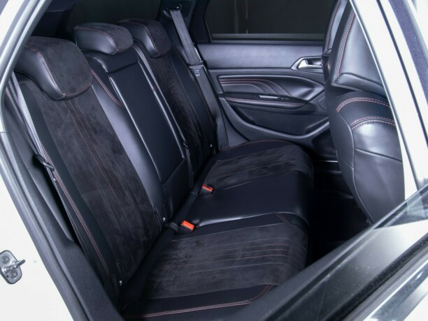peugeot-308-diesel-2015-big-54
