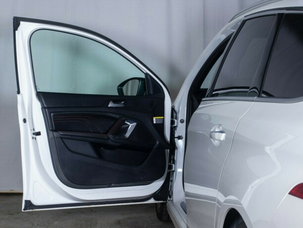 peugeot-308-diesel-2015-big-18