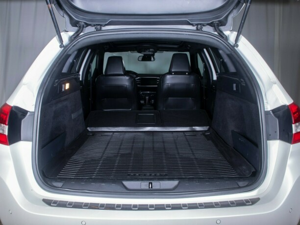 peugeot-308-diesel-2015-big-11
