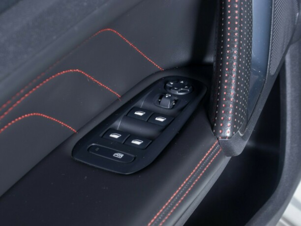 peugeot-308-diesel-2015-big-20