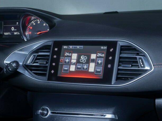 peugeot-308-diesel-2015-big-16
