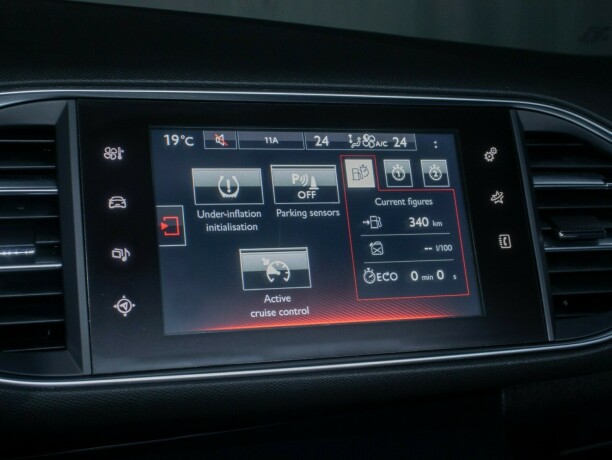 peugeot-308-diesel-2015-big-36