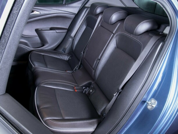 opel-astra-bensin-2016-big-22