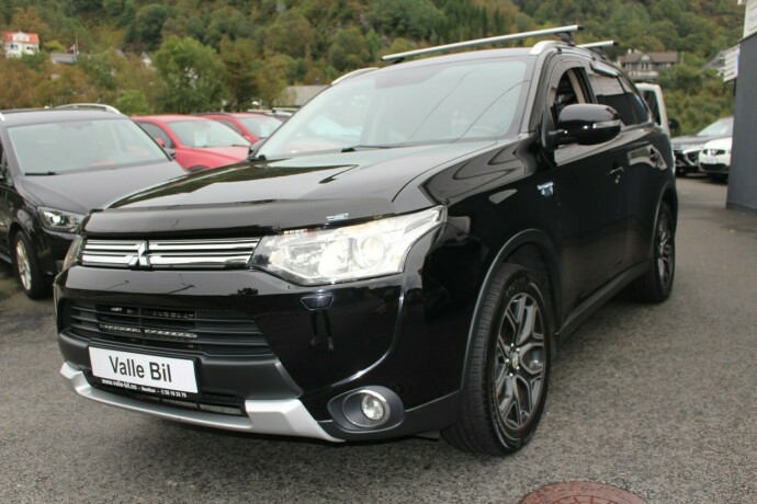 mitsubishi-outlander-elektrisitetbensin-2015-big-1