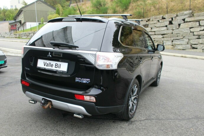 mitsubishi-outlander-elektrisitetbensin-2015-big-3