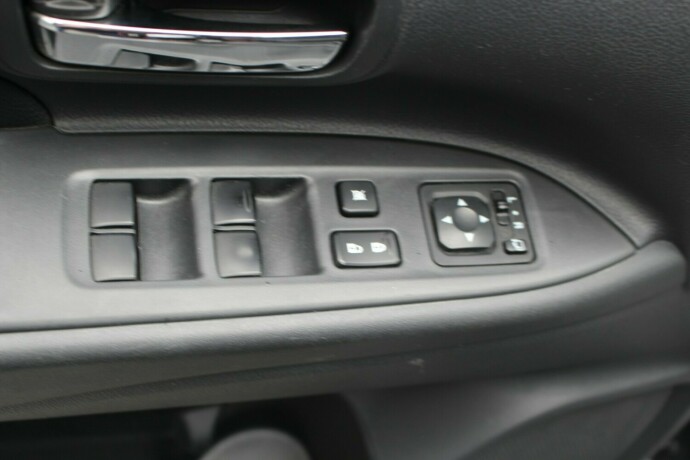 mitsubishi-outlander-elektrisitetbensin-2015-big-7