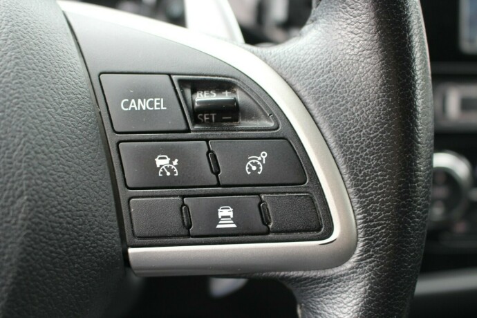 mitsubishi-outlander-elektrisitetbensin-2015-big-9
