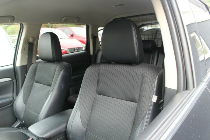 mitsubishi-outlander-elektrisitetbensin-2015-big-6