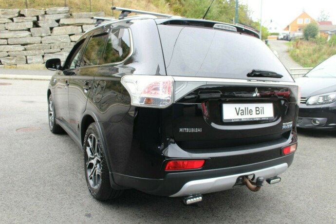 mitsubishi-outlander-elektrisitetbensin-2015-big-2