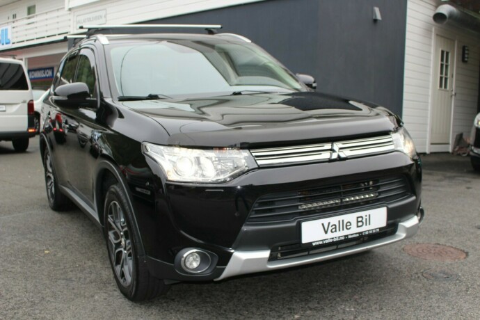 mitsubishi-outlander-elektrisitetbensin-2015-big-0