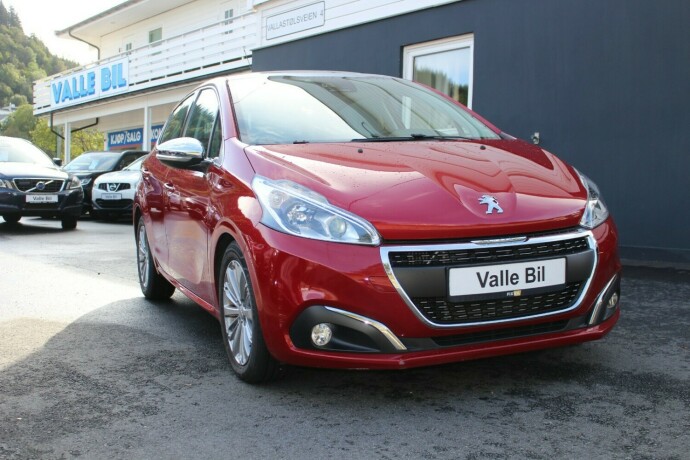 peugeot-208-bensin-2016-big-0